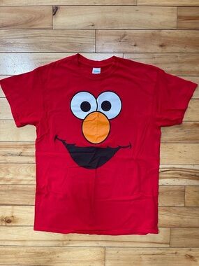 Women’s medium Elmo Face Red Graphic Tee Sesame Street T-shirt